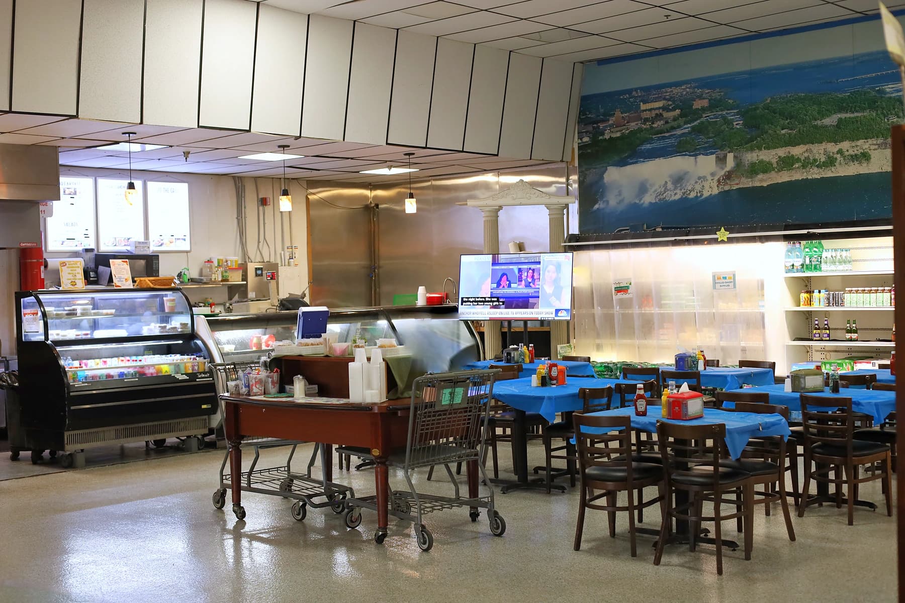 Deli seating and display cases at Ralph’s